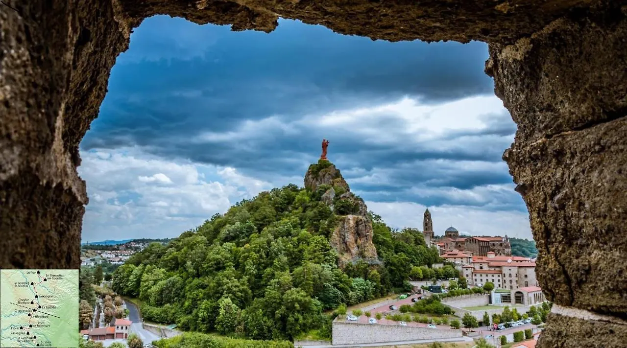 Maison Au Loup: 16th Century Hotel in Old Town Le Puy France