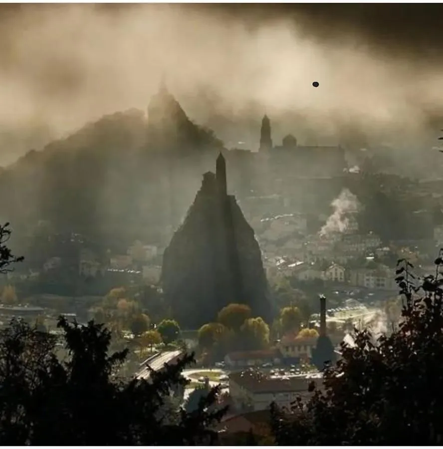 Maison Au Loup: 16th Century Hotel in Old Town Le Puy France