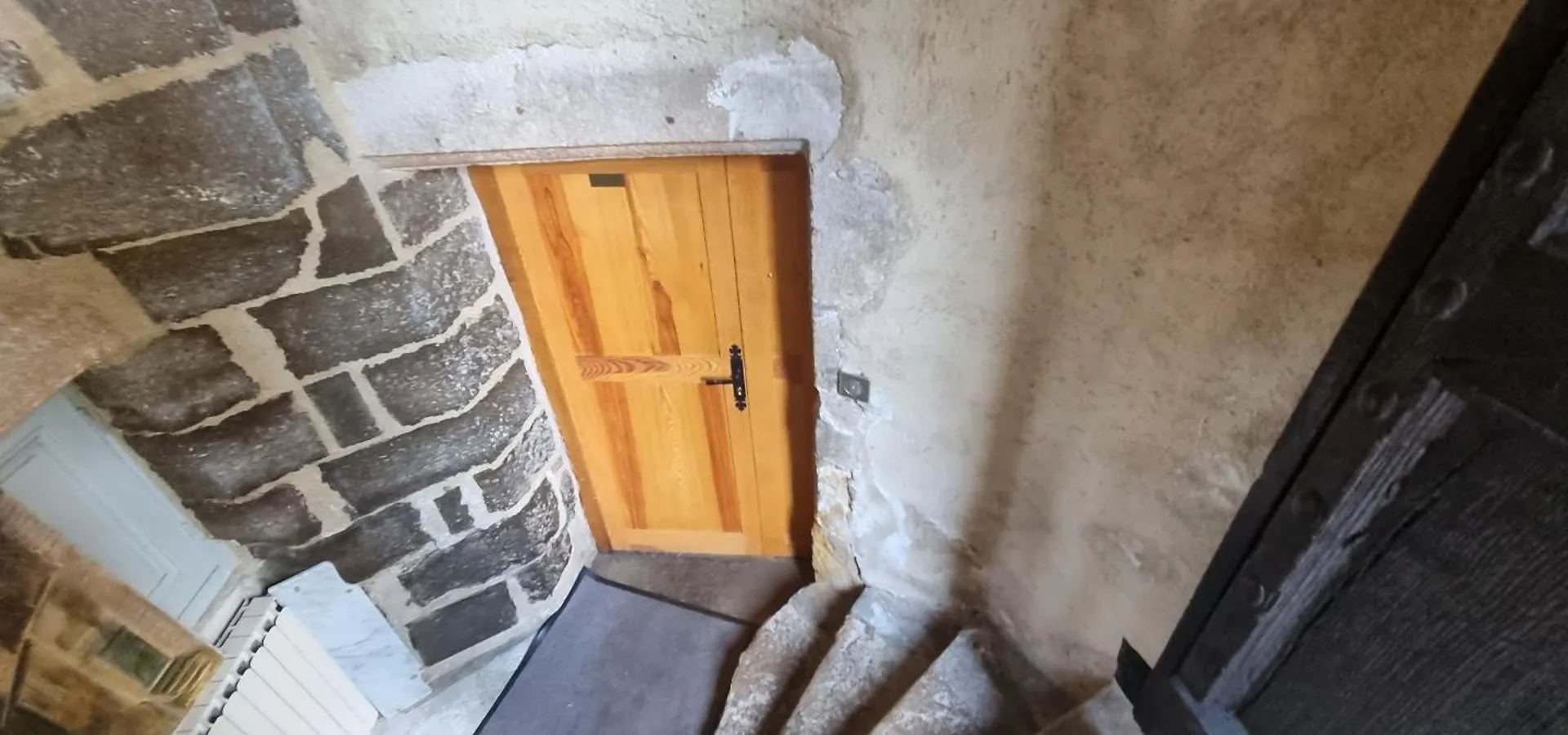 Maison Au Loup: 16th Century Hotel in Old Town Le Puy Bed & Breakfast Le Puy-en-Velay
